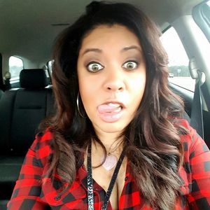 Meet your Posher, Yanielly